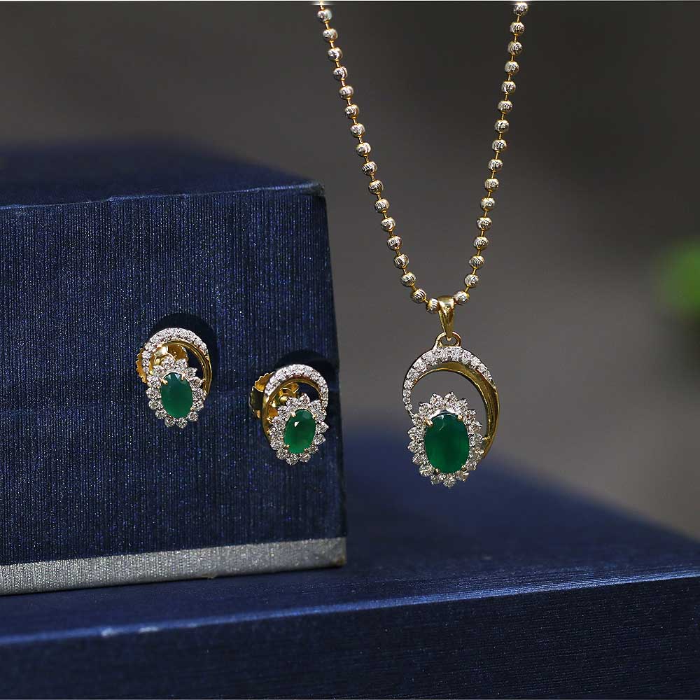 Vaibhav Jewellers 18K Diamond Fancy Pendant 166VG5688