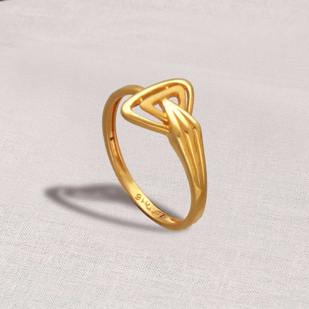 Buy CANDERE - A KALYAN JEWELLERS COMPANY Lightweight 18kt Yellow Gold Band  Ring for Women at Amazon.in