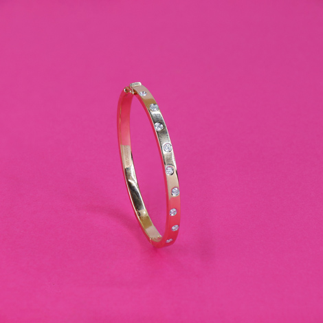 Modern Diamond Bangle Designs in offer Price at Candere by Kalyan Jewellers.